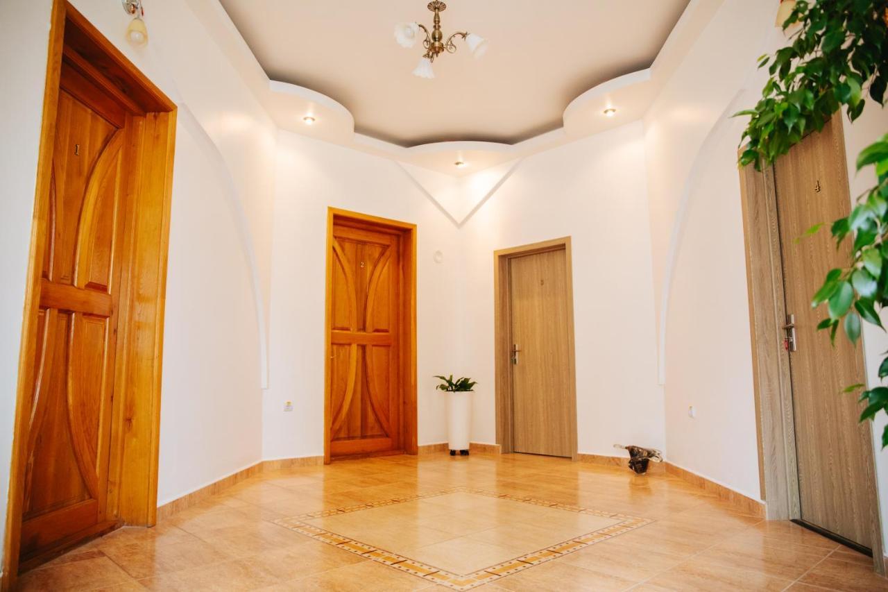 Pensiunea Casa Cristal Târgu Jiu Екстериор снимка