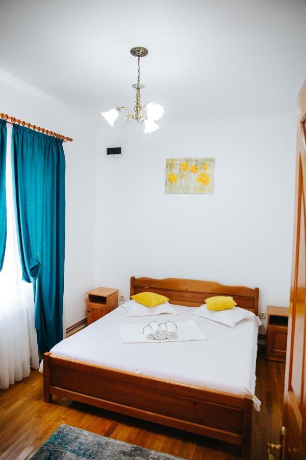 Pensiunea Casa Cristal Târgu Jiu Екстериор снимка