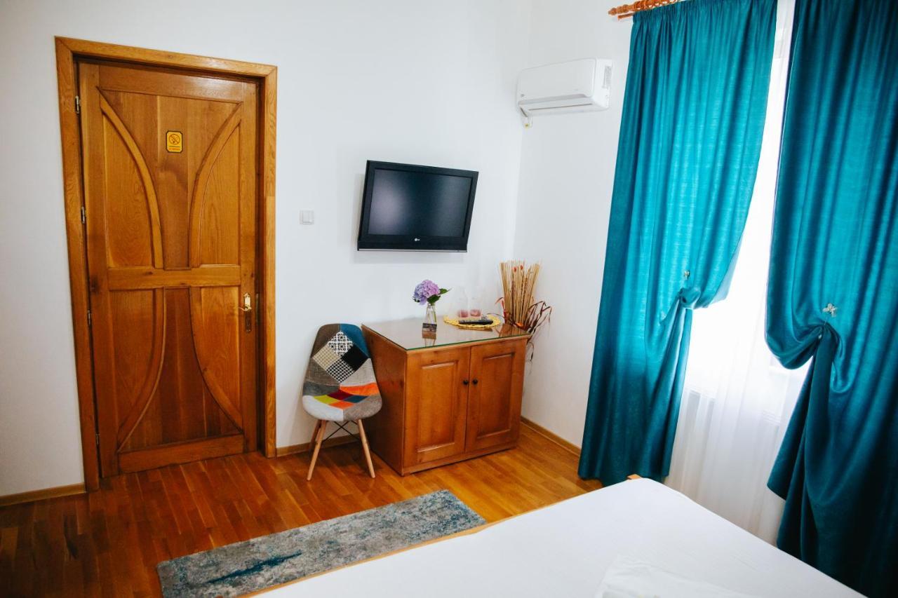 Pensiunea Casa Cristal Târgu Jiu Екстериор снимка