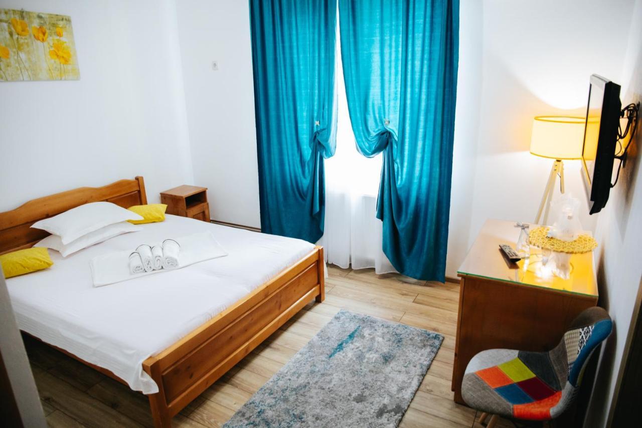 Pensiunea Casa Cristal Târgu Jiu Екстериор снимка