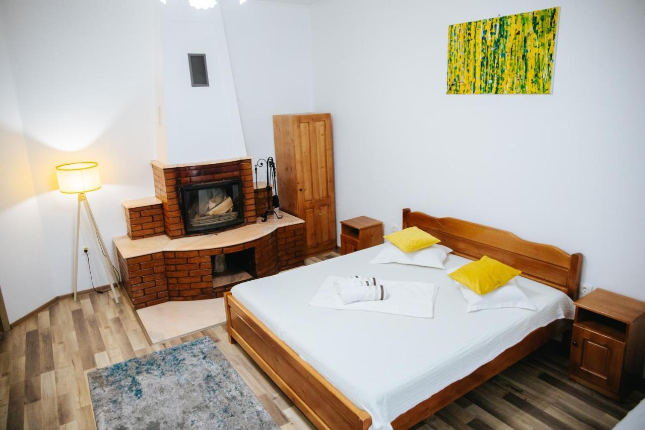 Pensiunea Casa Cristal Târgu Jiu Екстериор снимка
