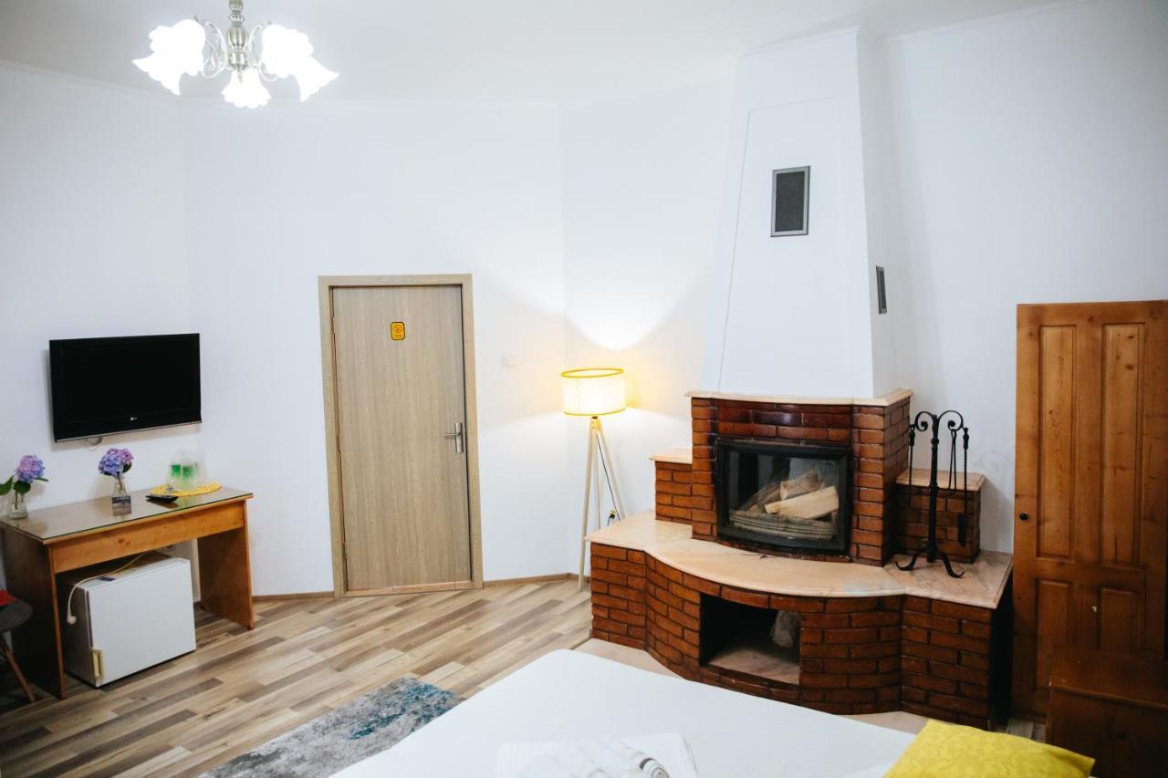 Pensiunea Casa Cristal Târgu Jiu Екстериор снимка
