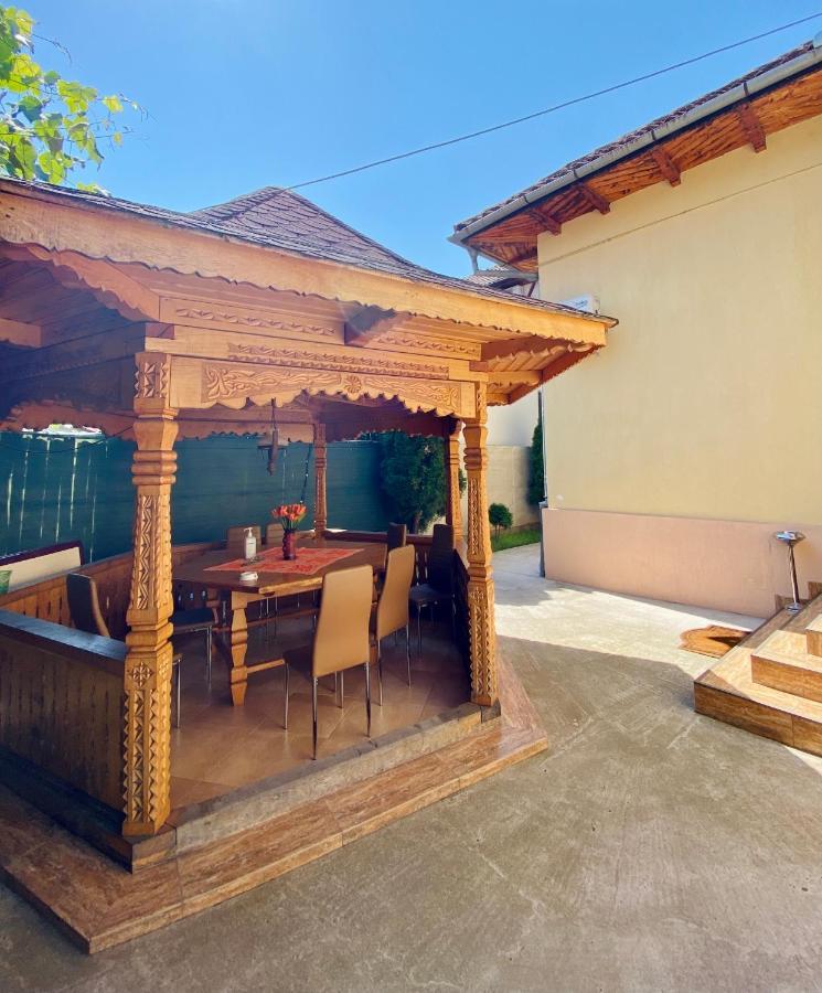 Pensiunea Casa Cristal Târgu Jiu Екстериор снимка