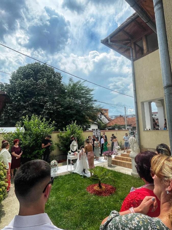 Pensiunea Casa Cristal Târgu Jiu Екстериор снимка
